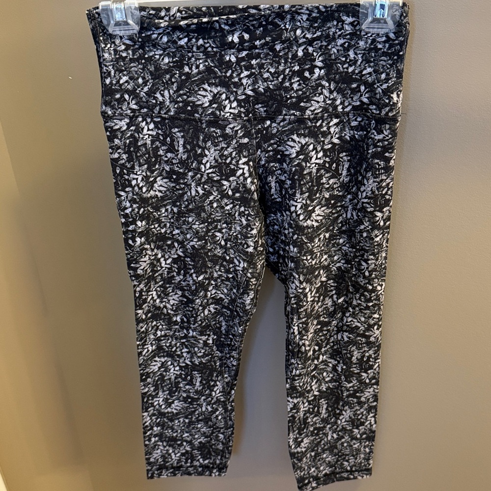 Lululemon Align Leggings - Sz 6 Black and White Pattern 21” length